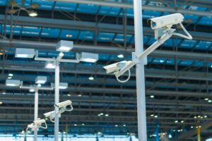 Övervakningskameror i fabrik