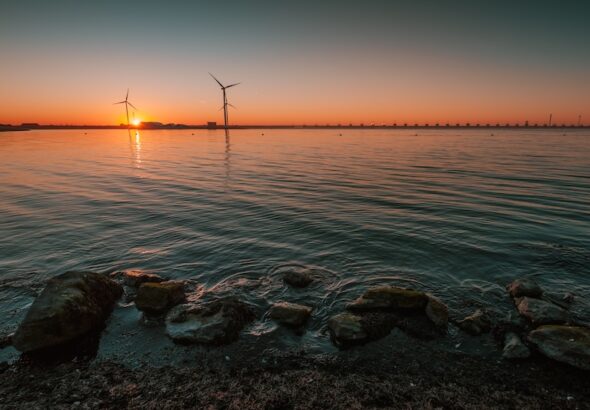 Bild över energianläggning i natur