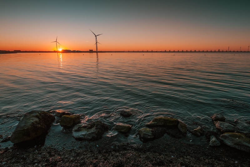 Bild över energianläggning i natur